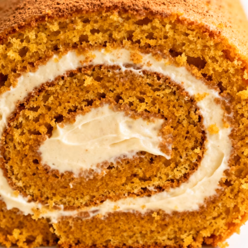 Easy Creamy Pumpkin Roll Cake Recipe